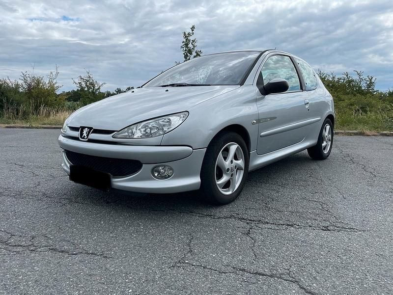 Silber Gebraucht 2005 Peugeot 206 Quiksilver Kleinwagen | 1.100 € (Guter Preis) - Bild 1/4