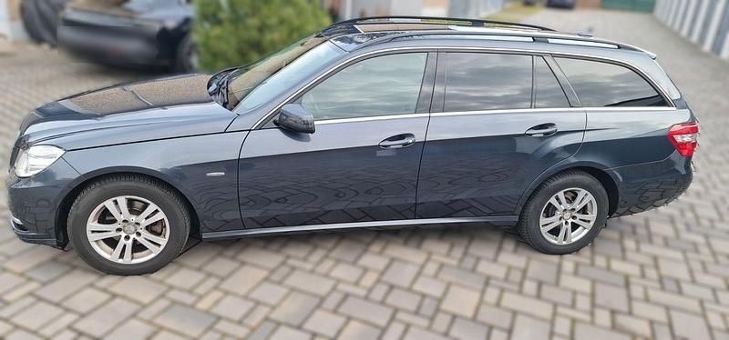 Gebraucht Mercedes E220 170 PS (125 kW) 2012 Grau Kombi
