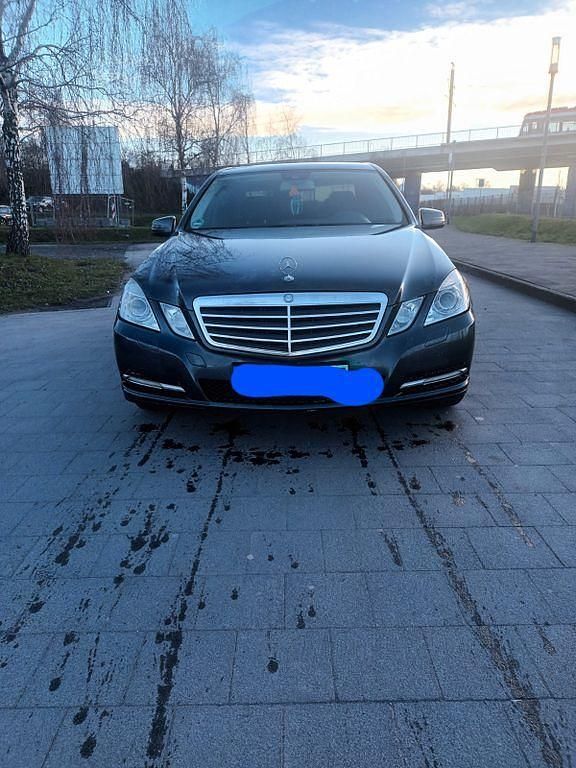 Gebraucht Mercedes E220 170 PS (125 kW) 2010 Grau Limousine