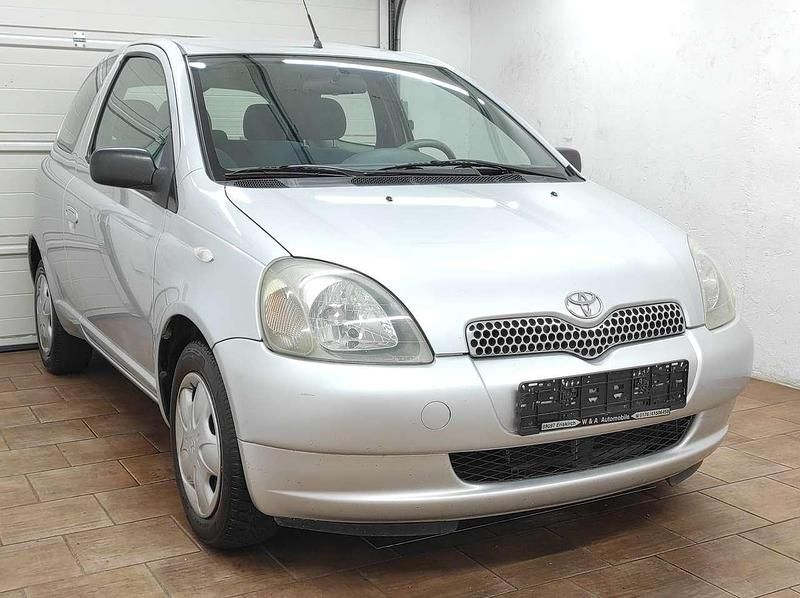 Gebraucht Toyota Yaris 68 PS (50 kW) 2000 Silber Limousine