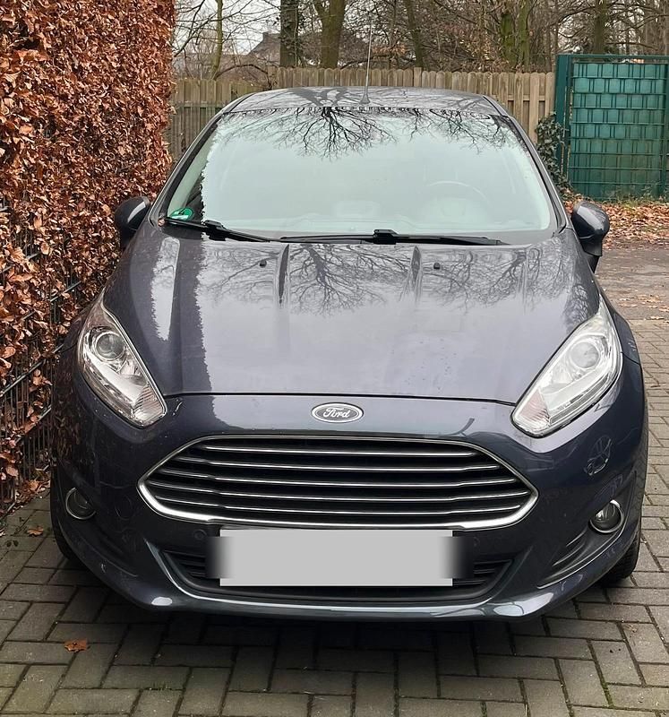 Andere farben Gebraucht 2014 Ford Fiesta Titanium Kleinwagen | 7.500 € - Bild 1/4