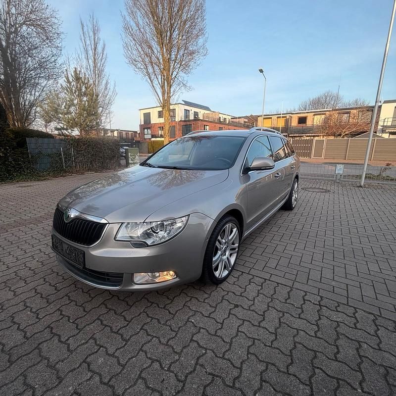 Gold Gebraucht 2010 Skoda Superb Kombi | 4.550 € (Guter Preis) - Bild 1/4