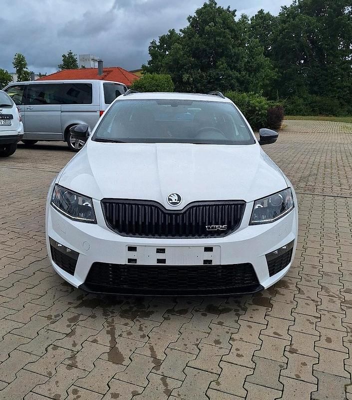 Gebraucht Skoda Octavia RS 220 PS (161 kW) 2015 Weiß Kleinwagen