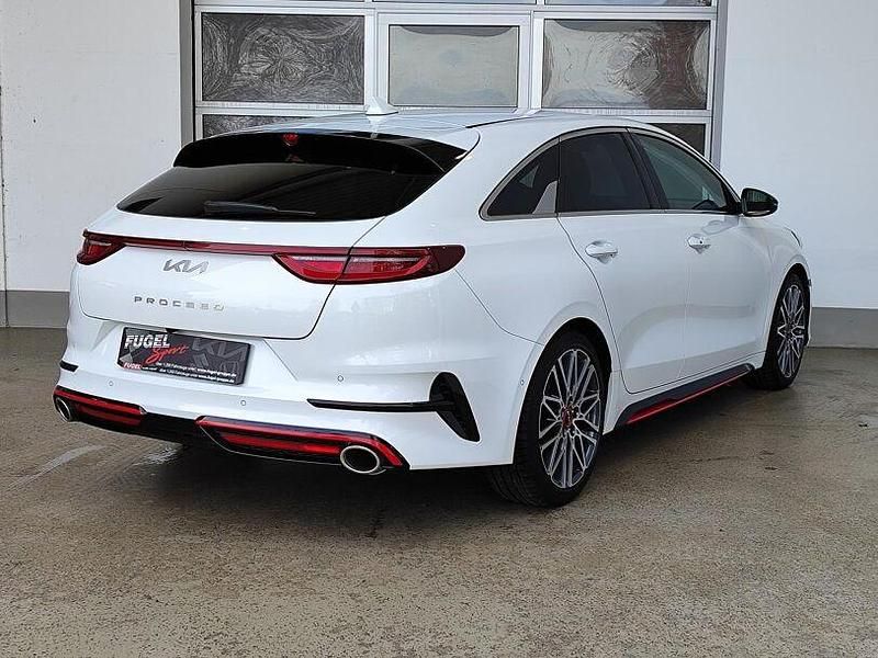 Gebraucht Kia ProCeed GT 204 PS (150 kW) 2022 Deluxeweiss met. Kleinwagen