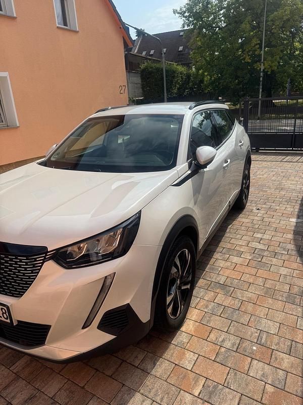 Weiß Gebraucht 2020 Peugeot 2008 SUV | 16.500 € (Teuer) - Bild 1/4