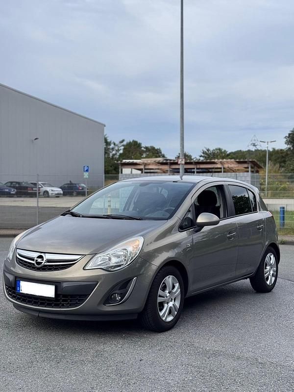 Beige Gebraucht 2013 Opel Corsa Limousine | 4.090 € (Fairer Preis) - Bild 1/4