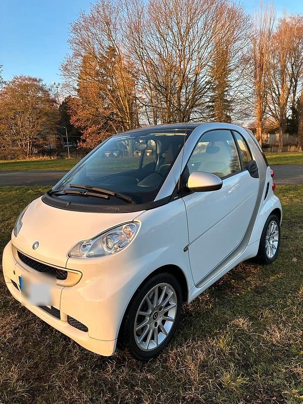 Weiß Gebraucht 2010 Smart ForTwo Coupé Pulse Coupé | 3.300 € (Guter Preis) - Bild 1/4
