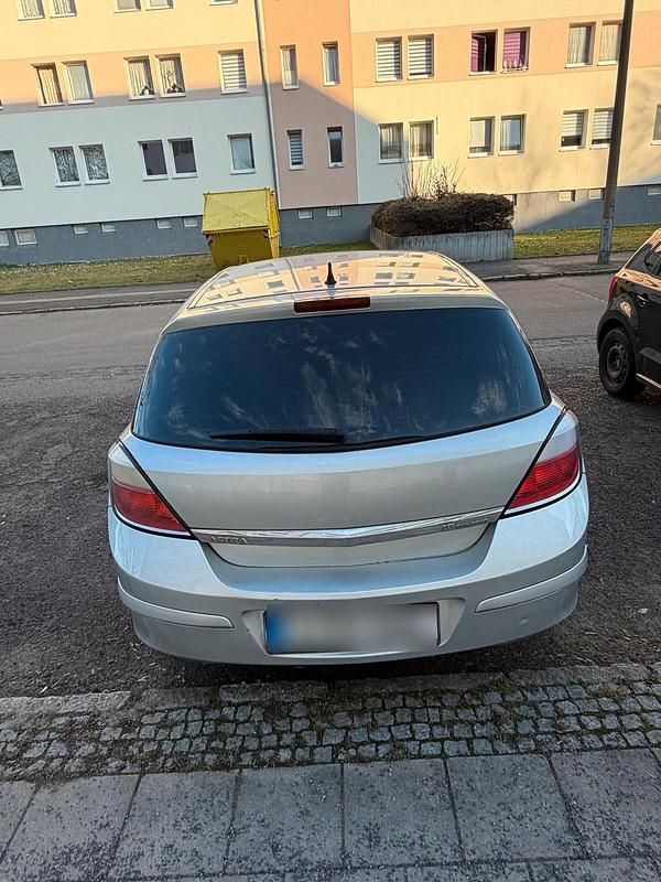 Gebraucht Opel Astra 116 PS (85 kW) 2004 Silber Limousine
