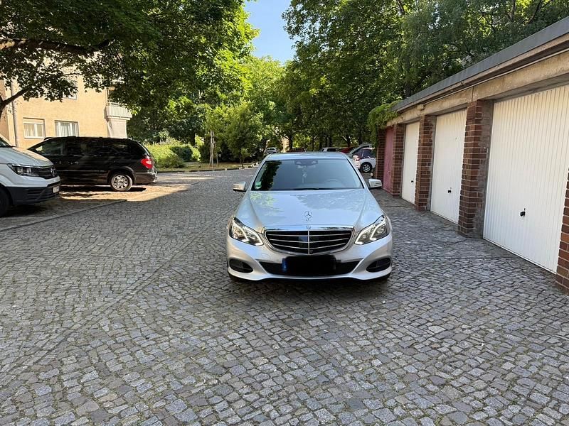 Gebraucht Mercedes E250 204 PS (150 kW) 2013 Silber Limousine