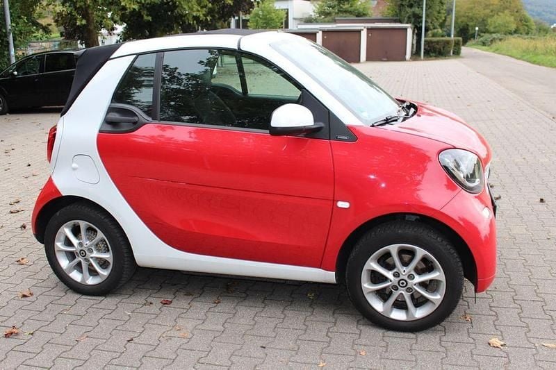 Gebraucht Smart ForTwo Cabrio Basis 90 PS (66 kW) 2017 Rot Cabrio