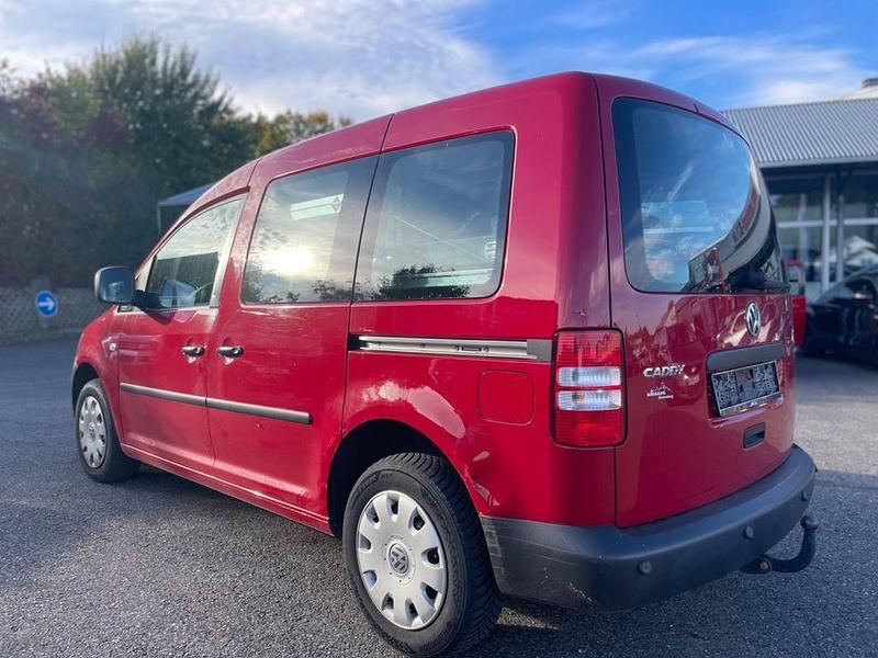Second-hand VW Caddy 109 CP (80 kW) 2015 Roșu Monovolum