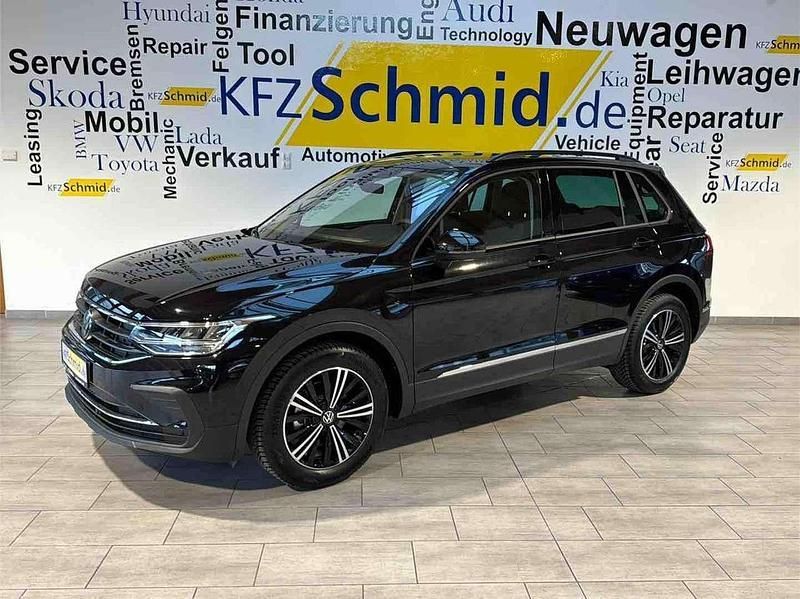 Deep black perleffekt Gebraucht 2024 VW Tiguan Life SUV | 32.990 € (Superpreis) - Bild 1/4