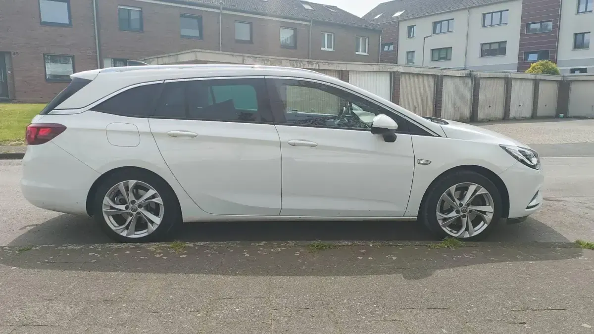 Gebraucht Opel Astra Edition 136 PS (100 kW) 2016 Weiß Kombi