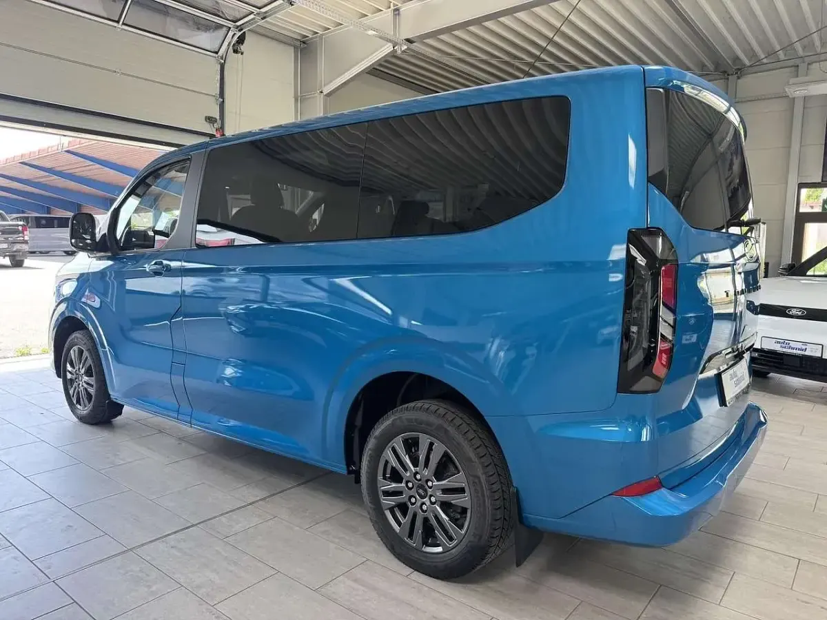 Gebraucht Ford Tourneo Custom Titanium 136 PS (100 kW) 2025 Digital aqua blue Van