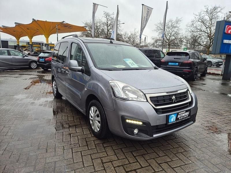 Gebraucht Peugeot Partner Tepee Active 120 PS (88 kW) 2015 Grau Van / Kleinbus