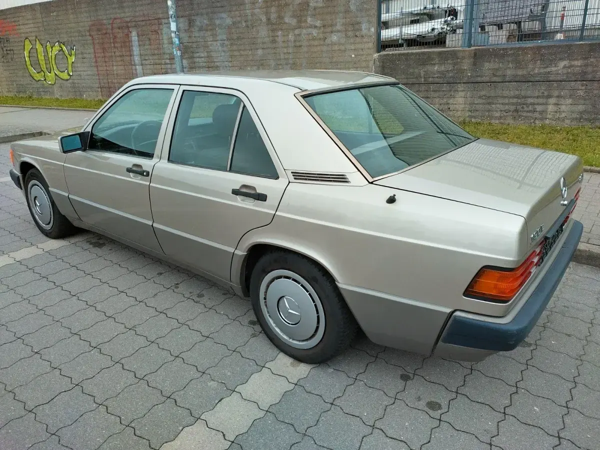 Gebraucht Mercedes 190 122 PS (89 kW) 1993 Limousine