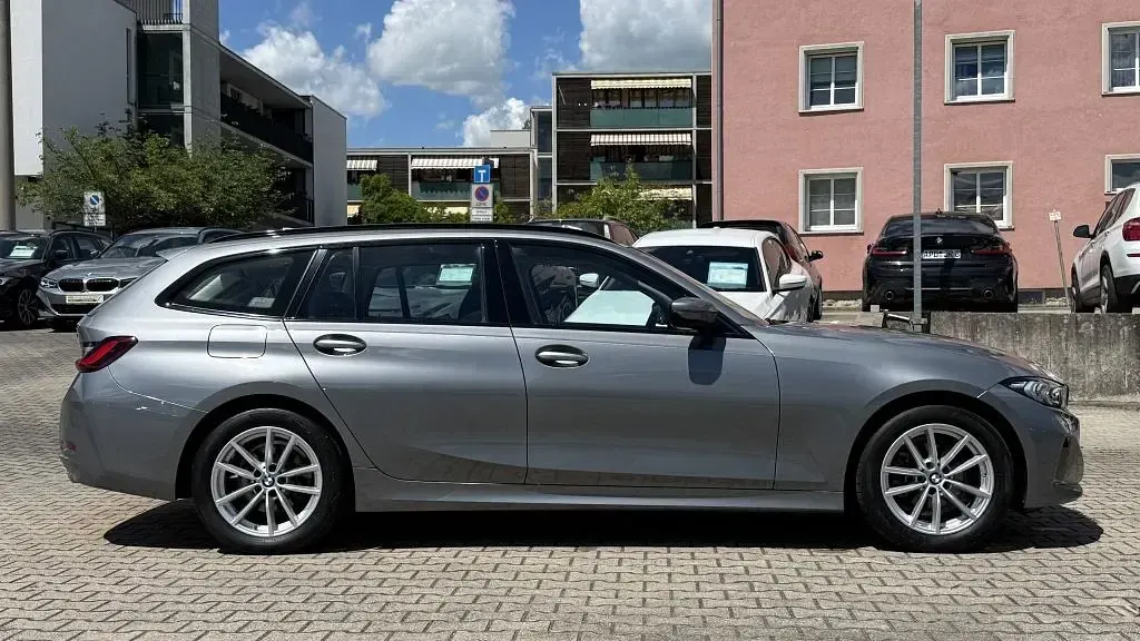 Gebraucht BMW 318 Efficient Dynamics 150 PS (110 kW) 2023 Grau Kombi
