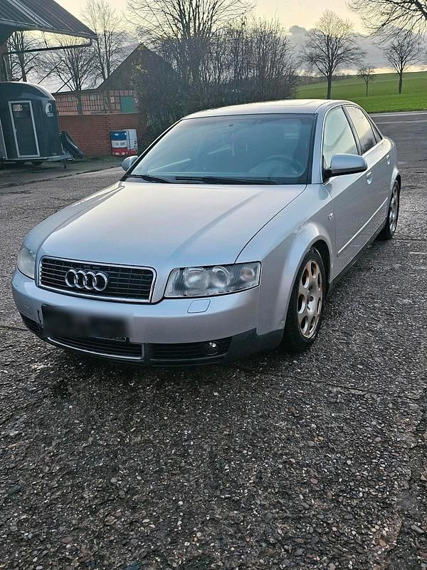 Silber Gebraucht 2002 Audi A4 Limousine | 850 € (Superpreis) - Bild 1/4