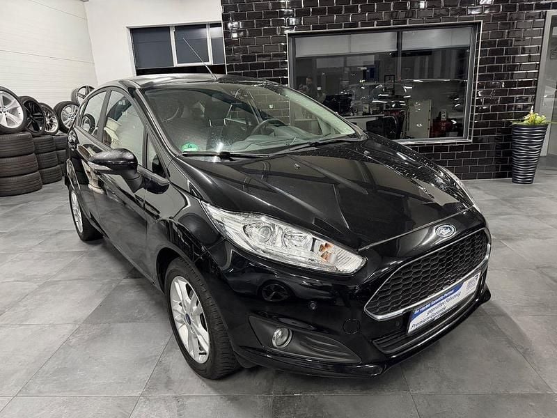 Gebraucht Ford Fiesta Celebration 101 PS (74 kW) 2017 Schwarz Limousine