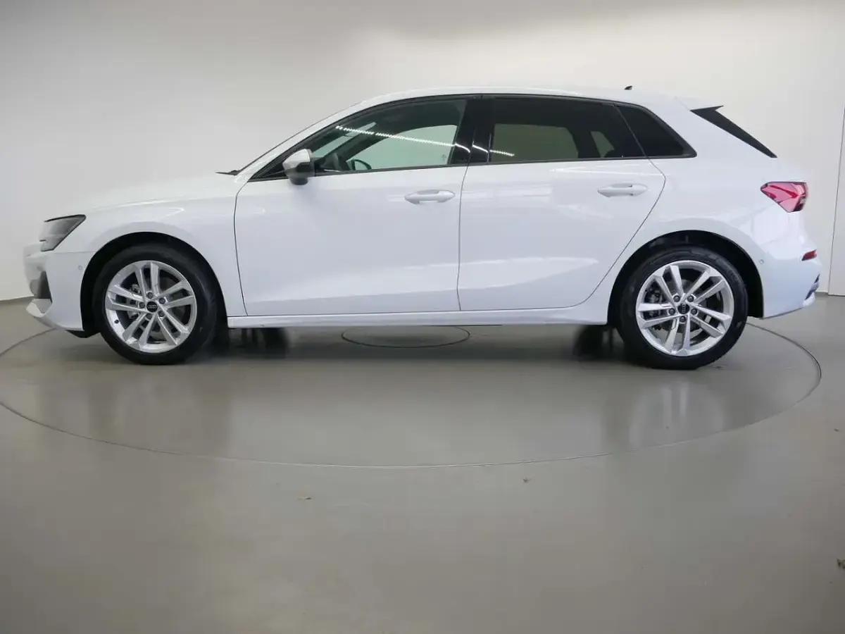 Gebraucht Audi A3 Advanced 150 PS (110 kW) 2025 Gletscherweiss metallic Limousine
