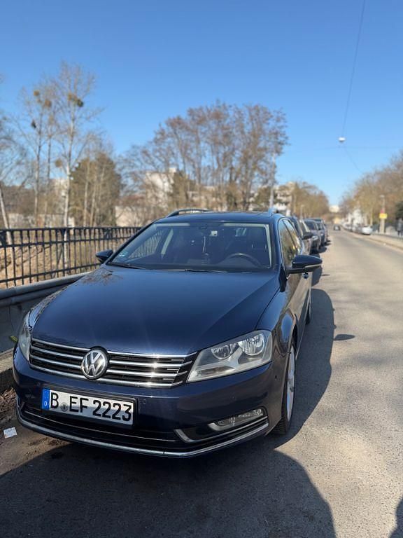Gebraucht VW Passat 140 PS (102 kW) 2012 Blau Limousine