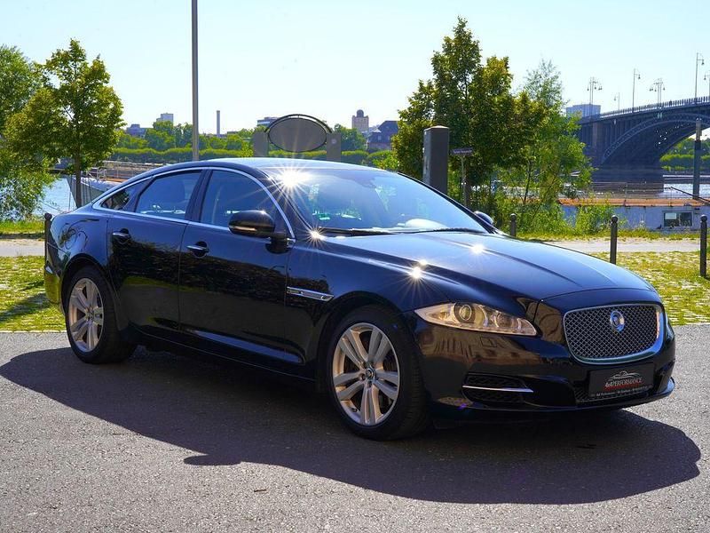 Schwarz Gebraucht 2012 Jaguar XJ Premium Luxury Limousine | 18.995 € (Fairer Preis) - Bild 1/4