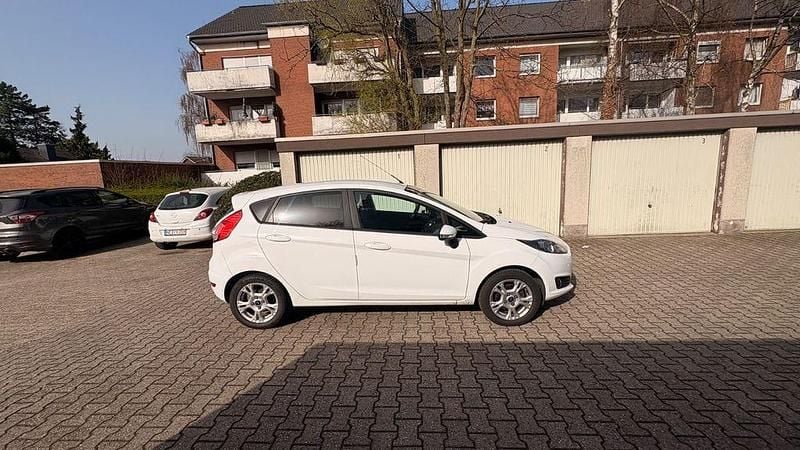 Gebraucht Ford Fiesta SYNC Edition 80 PS (58 kW) 2013 Weiß Kleinwagen