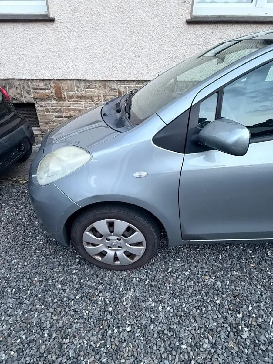 Gebraucht Toyota Yaris 69 PS (50 kW) 2006 Grau Kleinwagen