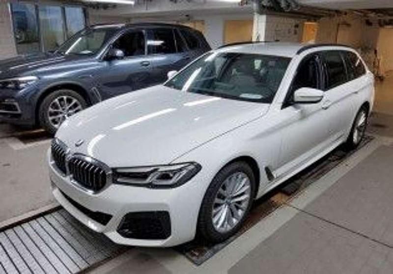 Alpinweiss iii Gebraucht 2022 BMW 540 M Sport Kombi | 32.999 € (Superpreis) - Bild 1/4