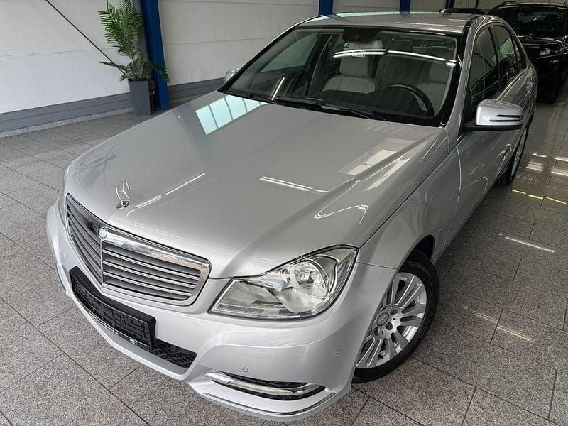 Silber Gebraucht 2012 Mercedes C200 Limousine | 13.790 € (Fairer Preis) - Bild 1/4