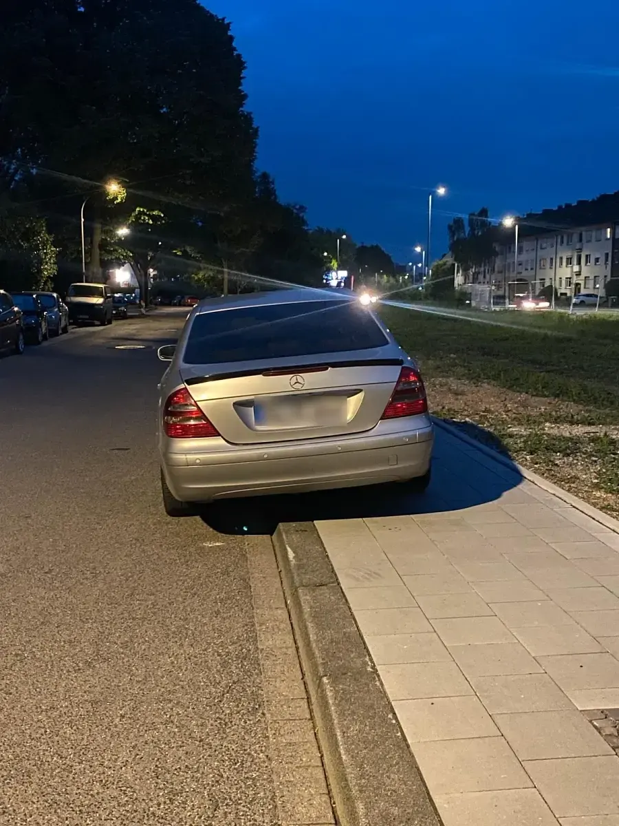 Gebraucht Mercedes E240 177 PS (130 kW) 2002 Silber Limousine