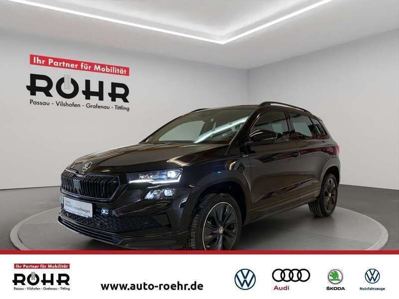 Schwarzmagic perleffekt Gebraucht 2025 Skoda Karoq SportLine SUV | 35.355 € (Fairer Preis) - Bild 1/4