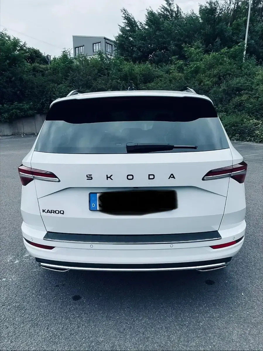 Gebraucht Skoda Karoq SportLine 150 PS (110 kW) 2025 Weiß SUV