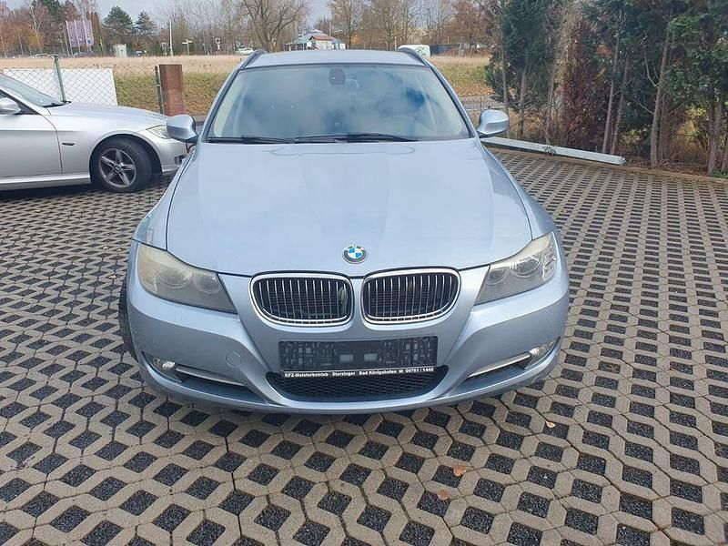 Blau Gebraucht 2012 BMW 318 Exclusive Kombi | 3.000 € (Superpreis) - Bild 1/4