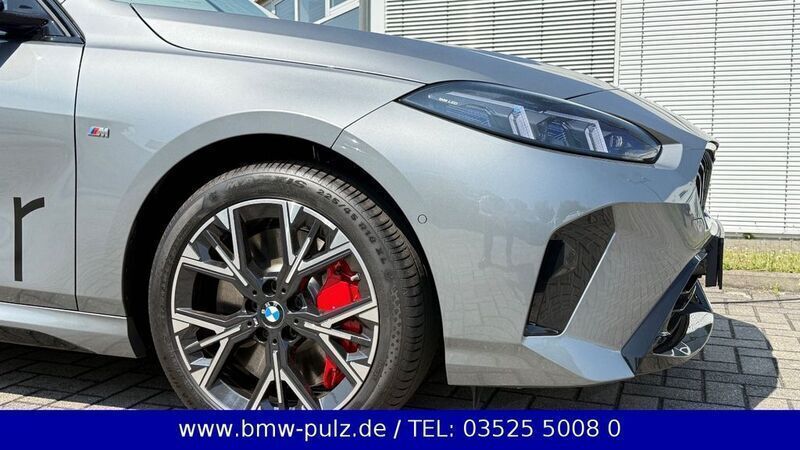Grau Neu 2025 BMW 120 M Sport Kleinwagen | 44.444 € - Bild 1/4