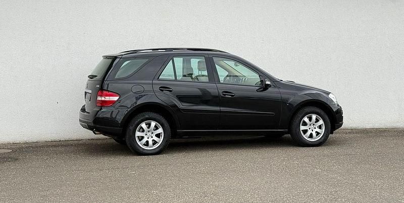 Gebraucht Mercedes ML320 224 PS (164 kW) 2005 Schwarz SUV
