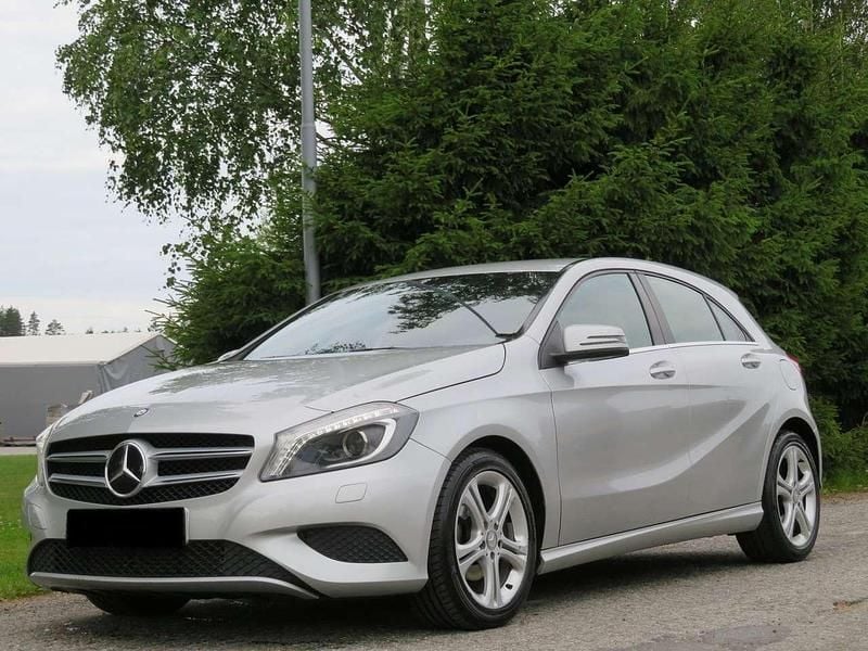 Silber Gebraucht 2013 Mercedes A180 Limousine | 7.500 € (Superpreis) - Bild 1/4