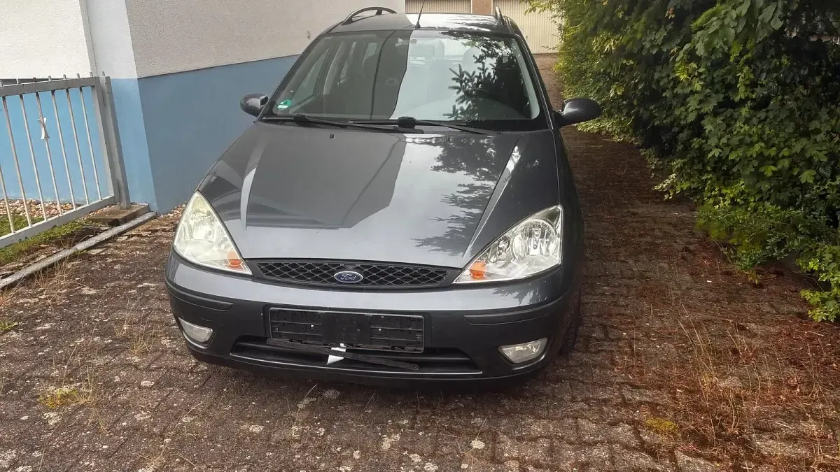 Gebraucht Ford Focus 100 PS (73 kW) 2002 Grau Kombi