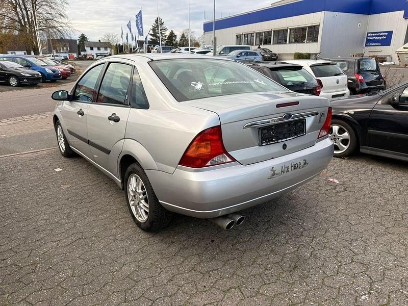 Gebraucht Ford Focus Ambiente 116 PS (85 kW) 1999 Silber Limousine