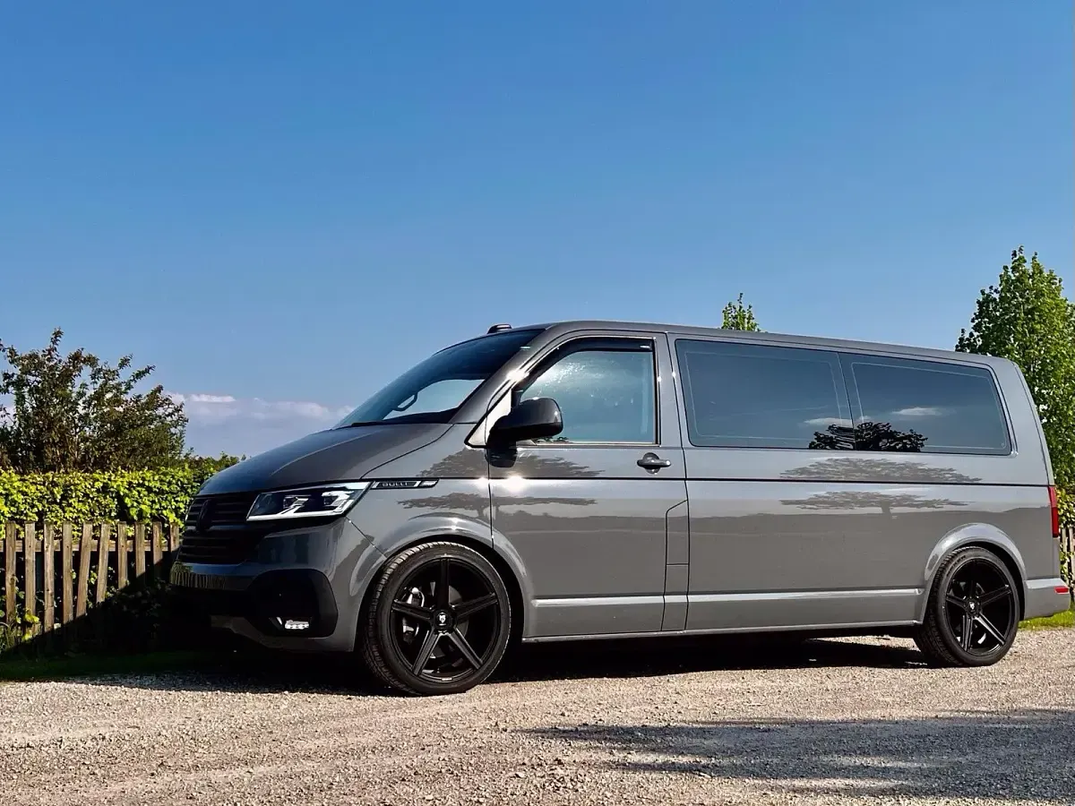 Gebraucht VW Multivan 150 PS (110 kW) 2021 Grau Van / Kleinbus