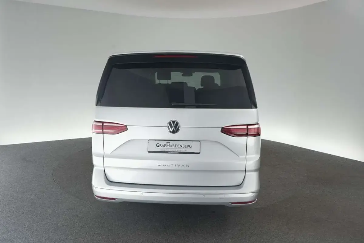 Gebraucht VW Multivan Life 150 PS (110 kW) 2025 Silber Van / Kleinbus