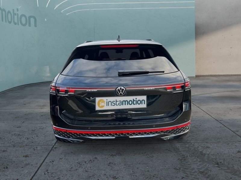 Gebraucht VW Passat R-line 150 PS (110 kW) 2024 Schwarz Kombi