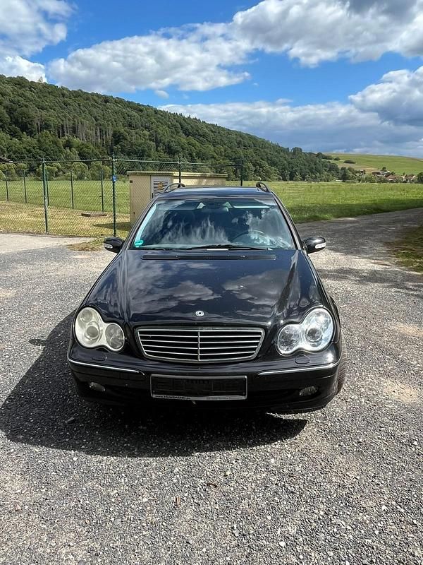 Schwarz Gebraucht 2002 Mercedes 200 Kombi | 1.800 € - Bild 1/4