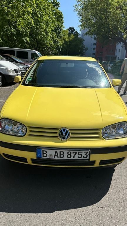 Gelb Gebraucht 2000 VW Golf IV Basis Limousine | 2.400 € (Fairer Preis) - Bild 1/4
