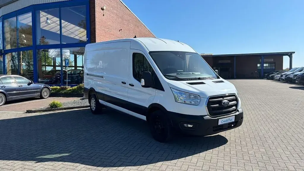 Käytetty Ford Transit Trend 131 HP (96 kW) 2022 Valkoinen Tila-auto