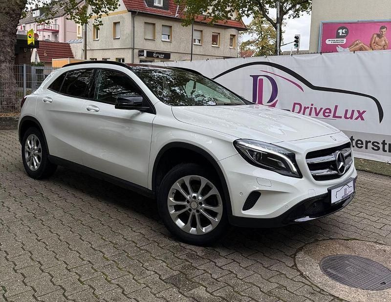 Gebraucht Mercedes GLA200 156 PS (114 kW) 2015 Weiß SUV