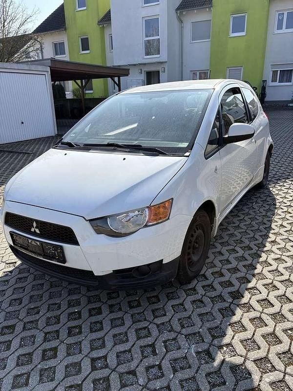 Gebraucht Mitsubishi Colt Inform 75 PS (55 kW) 2012 Weiß Kleinwagen