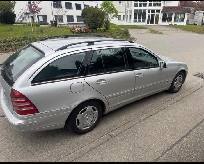Silber Gebraucht 2002 Mercedes C220 Elegance Kombi | 1.500 € (Guter Preis) - Bild 1/4
