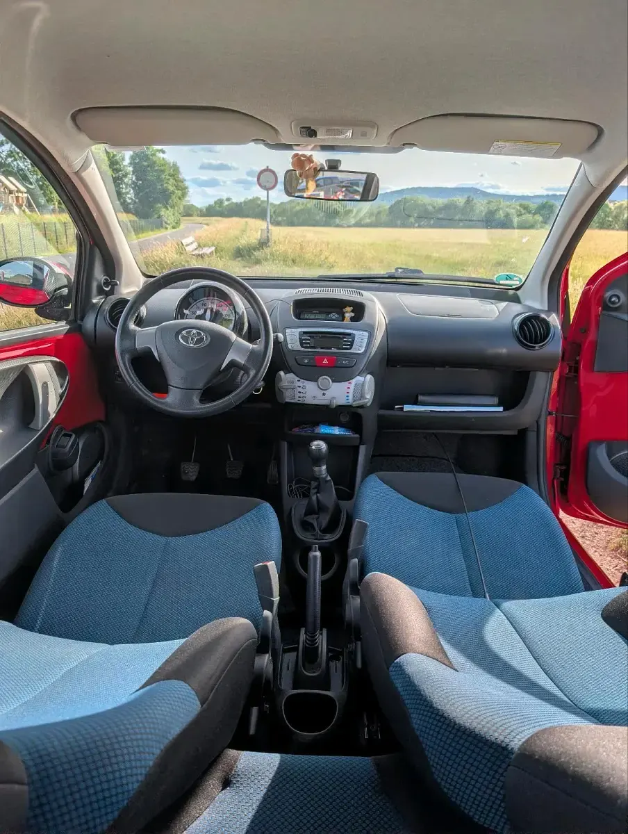 Gebraucht Toyota Aygo 68 PS (50 kW) 2012 Rot Kleinwagen