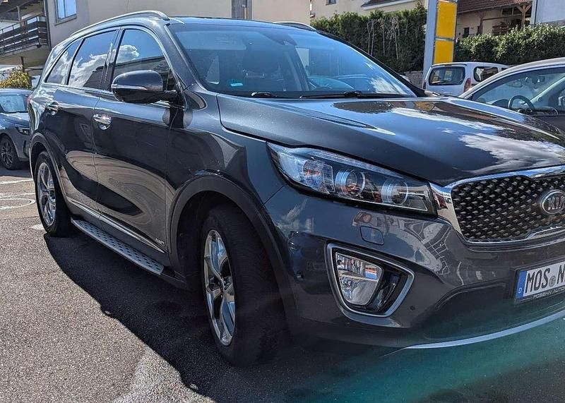 Grau Gebraucht 2016 Kia Sorento Platinum SUV | 19.500 € (Fairer Preis) - Bild 1/4
